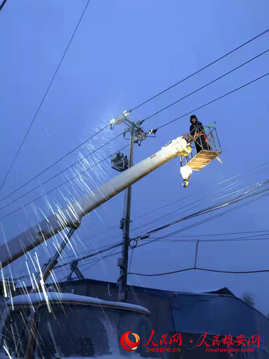 11��7�գ����W�۰��^��늹�˾ݔ늌��I��M��220kV�݄������ׄ����M��ѩ����Ѳ���^�쌧�������������r�������^늾W��ȫ�����\�������W�۰��^��늹�˾���D