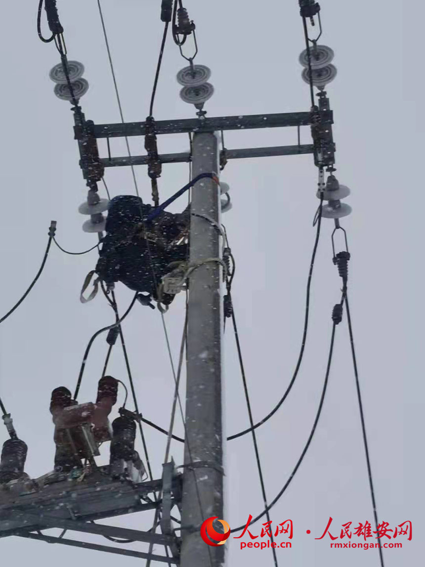 11��7�գ����W(w��ng)�۰��^(q��)��늹�˾ݔ늌��I(y��)��M��220kV�݄������ׄ����M(j��n)��ѩ����Ѳ���^�쌧(d��o)�������������r�������^(q��)늾W(w��ng)��ȫ��(w��n)���\(y��n)�С����W(w��ng)�۰��^(q��)��늹�˾���D