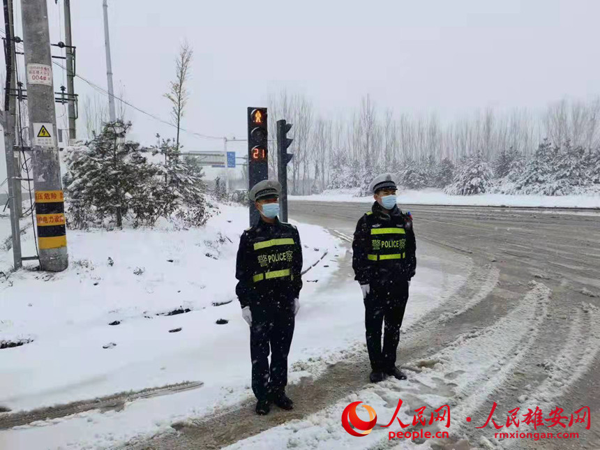 ��ѩ�У�������(ji��n)�؍�λ���Ա������ҳ��а�ȫ����_(d��)�z