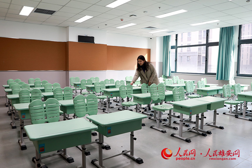 �۰��ݺ͘���С�W���O��36���̌W�࣬ÿ���಻���^35�ˣ����ݼ{1260���W�����x���D��WУ���ң��W�����εĸ߶Ⱦ����{��������W �Ο��Ĕz