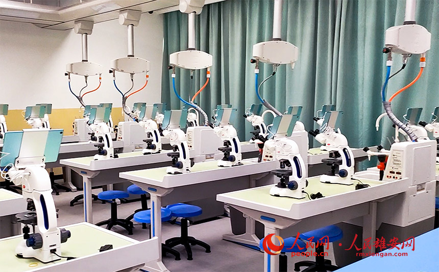 �۰��ݺ͐���С�W�ĵ��b�ƌW���ң������@΢�R��ƽ����X�����όW��̽����Ȼ���dȤ��ۡ�I(y��)ͨ�z