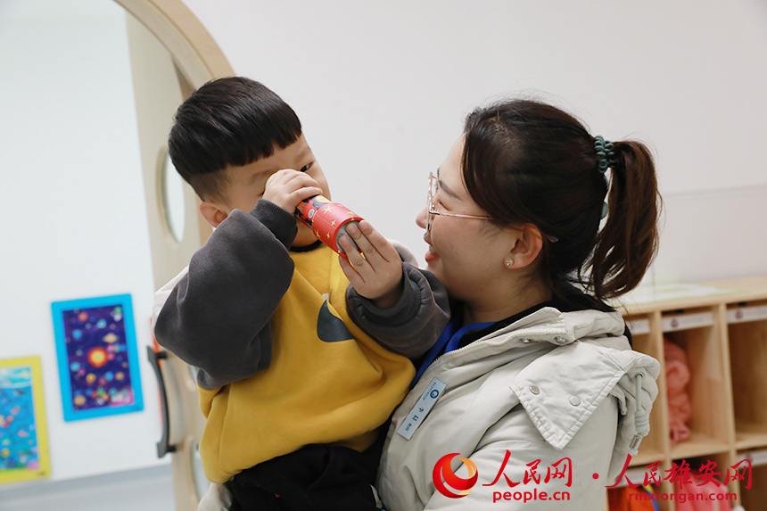 �D���۰��ݺͼ�̩�׃��@�_�W��һ�졣����W ���t�z