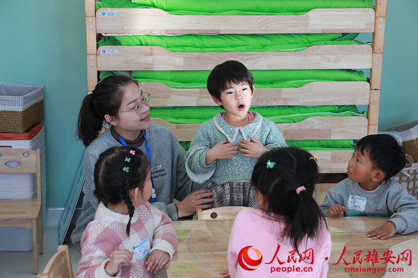 �D���۰��ݺͼ�̩�׃��@�_�W��һ�죬С�������ڱ��ݲ�ˇ������W ���t�z