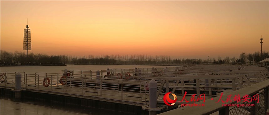 圖為2022年1月1日的白洋淀日出。張航 攝