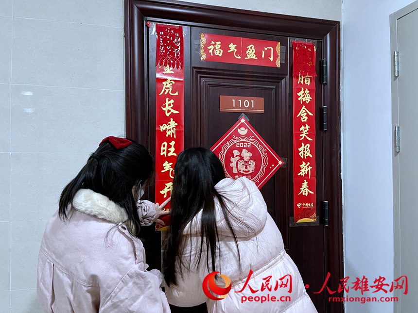 家家戶戶貼春聯(lián)。張培培攝