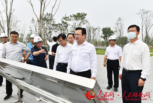 張國華在中央綠谷、東部溪谷及白溝引河蓄水壩調研。劉向陽攝