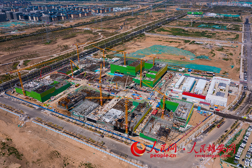 雄安啟動(dòng)區(qū)雄安創(chuàng)新研究院科技園區(qū)項(xiàng)目建設(shè)現(xiàn)場。人民網(wǎng)&nbsp;李兆民攝