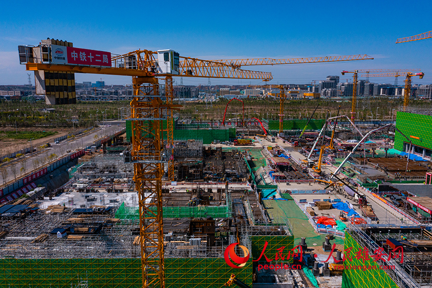 雄安啟動(dòng)區(qū)雄安創(chuàng)新研究院科技園區(qū)項(xiàng)目建設(shè)現(xiàn)場。人民網(wǎng)&nbsp;李兆民攝