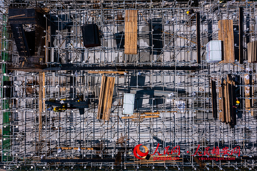 雄安啟動(dòng)區(qū)雄安創(chuàng)新研究院科技園區(qū)項(xiàng)目建設(shè)現(xiàn)場。人民網(wǎng)&nbsp;李兆民攝