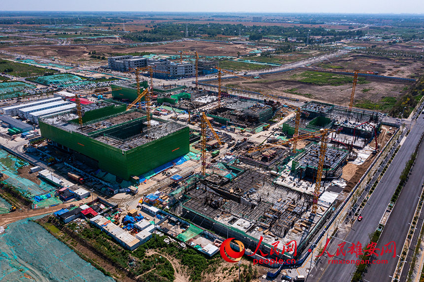 雄安啟動(dòng)區(qū)雄安創(chuàng)新研究院科技園區(qū)項(xiàng)目建設(shè)現(xiàn)場。人民網(wǎng)&nbsp;李兆民攝