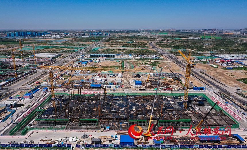 雄安新區(qū)大學(xué)園圖書館項(xiàng)目建設(shè)現(xiàn)場。人民網(wǎng)&nbsp;李兆民攝