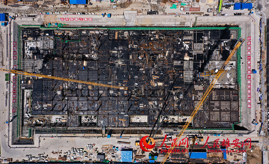 雄安新區(qū)大學(xué)園圖書館項(xiàng)目建設(shè)現(xiàn)場。人民網(wǎng)&nbsp;李兆民攝