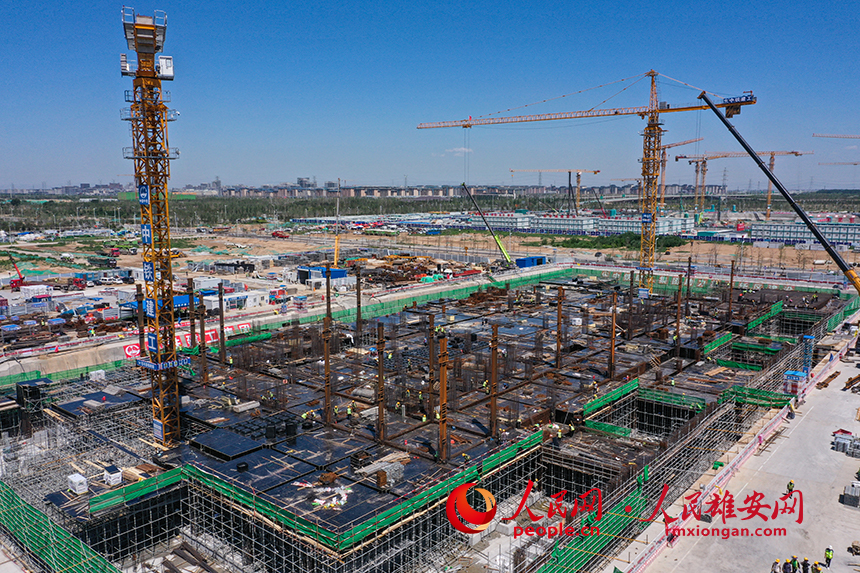 雄安新區(qū)大學(xué)園圖書館項(xiàng)目建設(shè)現(xiàn)場。人民網(wǎng)&nbsp;李兆民攝