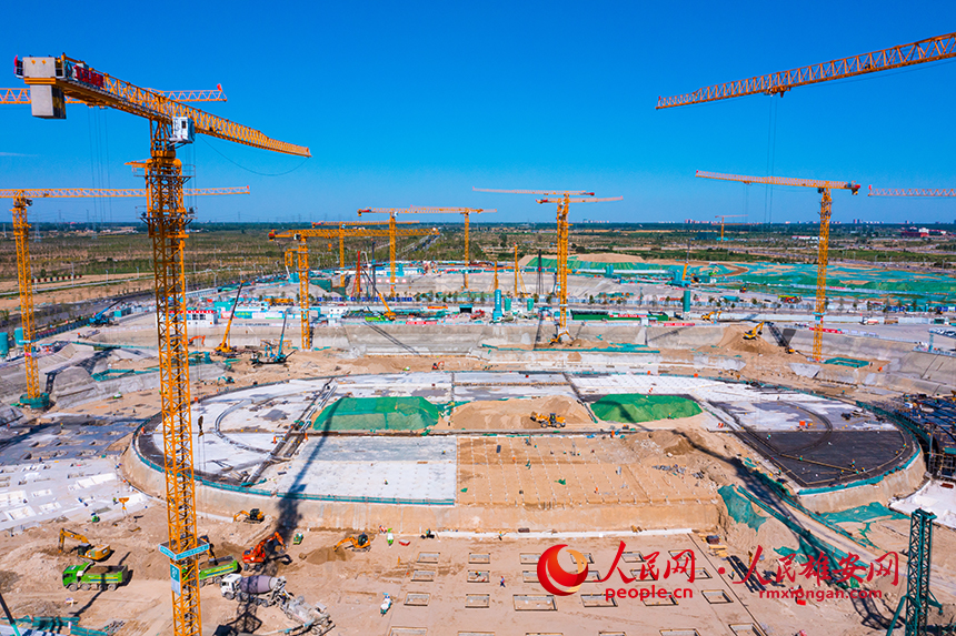 雄安新區(qū)啟動(dòng)區(qū)體育中心項(xiàng)目建設(shè)現(xiàn)場(chǎng)。人民網(wǎng)&nbsp;李兆民攝