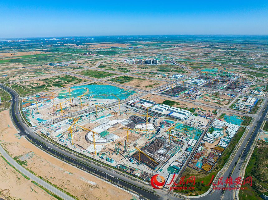 雄安新區(qū)啟動(dòng)區(qū)體育中心項(xiàng)目建設(shè)現(xiàn)場(chǎng)。人民網(wǎng)&nbsp;李兆民攝