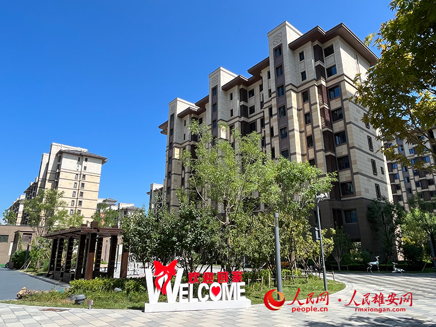 小區內的空地被綠植覆蓋，健身器材、涼亭、電動車充電樁……一應俱全。人民網?宋燁文攝