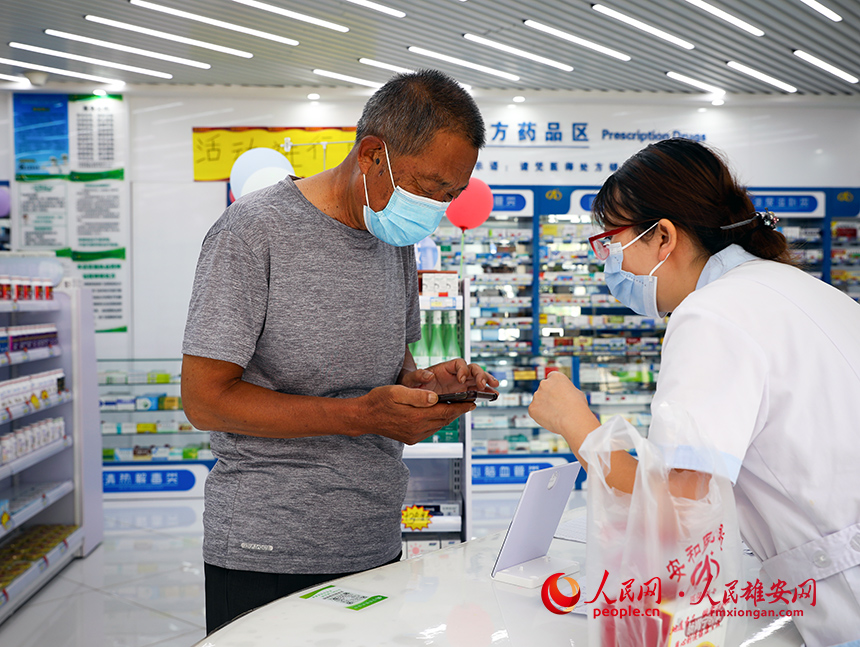 在容東片區，藥店、菜店、便利店步行5分鐘就能到，很好的解決了居民日常生活剛性需求。人民網?宋燁文攝