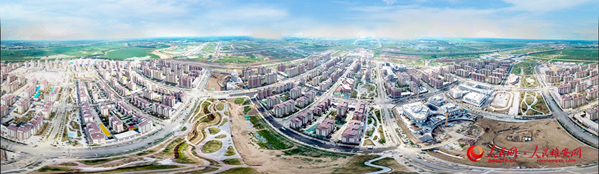 雄東片區A單元安置房及配套設施項目全景圖。人民網 宋燁文攝