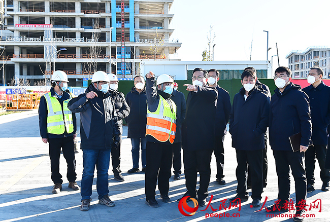 張國華在容東片區調研重點項目建設。劉向陽攝