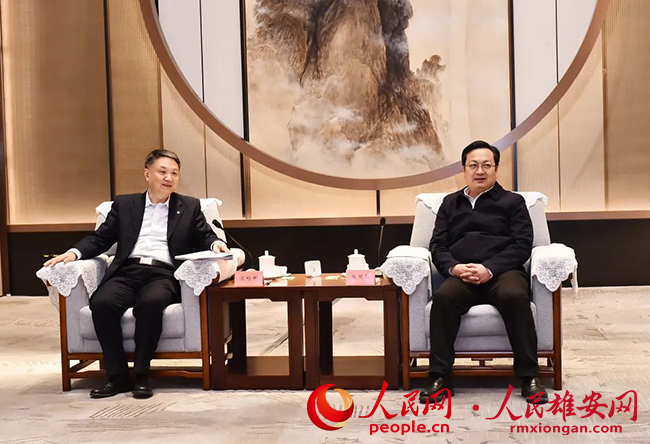 張國(guó)華與中國(guó)華能集團(tuán)有限公司黨組書(shū)記、董事長(zhǎng)溫樞剛一行舉行工作座談。劉向陽(yáng)攝