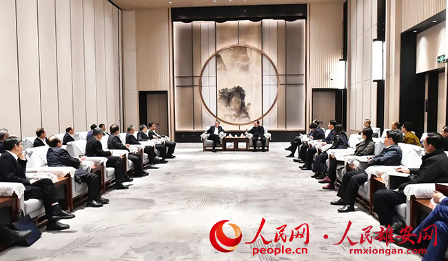 張國(guó)華與中國(guó)華能集團(tuán)有限公司黨組書(shū)記、董事長(zhǎng)溫樞剛一行舉行工作座談。劉向陽(yáng)攝