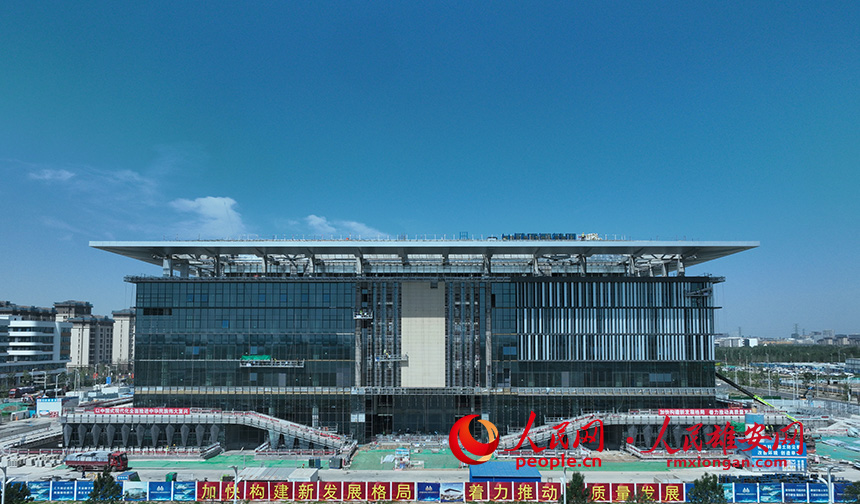 航拍雄安大學(xué)園圖書館項(xiàng)目建設(shè)現(xiàn)場(chǎng)。人民網(wǎng) 李兆民攝