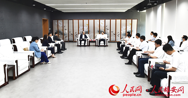 張國華與西門子(中國)有限公司執行副總裁林斌一行舉行工作座談。劉向陽攝