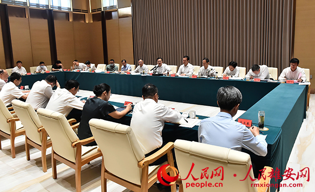 張國華調(diào)研啟動區(qū)綜合服務中心并主持召開傳達貫徹落實省委部署要求專題會議。劉向陽攝