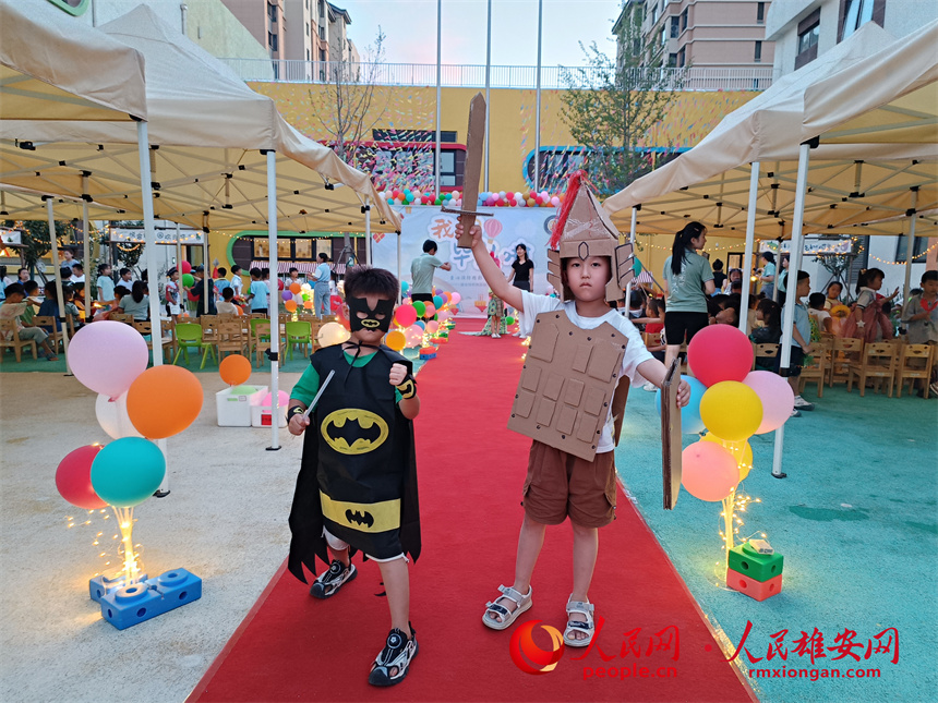 圖為“酷炫‘環保’主題T臺走秀”。雄安容和悅容幼兒園供圖