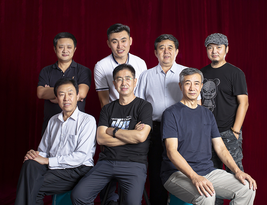 前排：陳法鵬、程澤軍、梁克義；后排：任志偉、魯守龍、邢雙橋、鄭前。（從左往右）