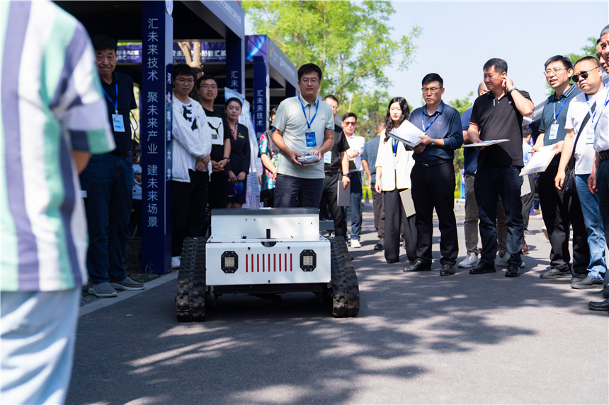 雄安國(guó)際服務(wù)機(jī)器人大賽決賽現(xiàn)場(chǎng)。吳本旭攝