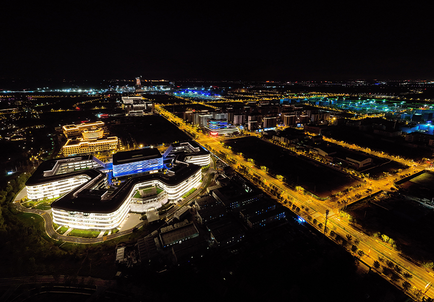 2024年9月30日，雄安新區啟動區夜色（無人機照片）。牟宇攝