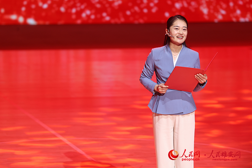 活動現場，群眾代表宣讀“人民之城 心向往之”雄安城市體驗活動倡議書。人民網記者 李兆民攝