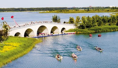 5月24日雄安新區第二屆全民健身大賽龍舟挑戰賽現場。本報記者 劉光昱攝