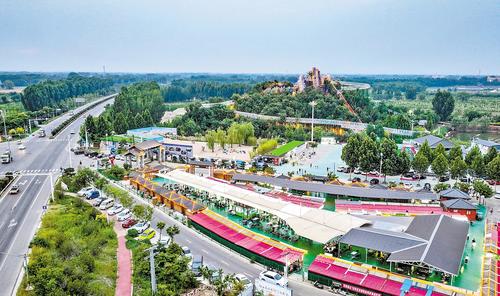 6月25日，航拍坐落于雄縣黃灣村的雄山公園。 本報記者 李東宇攝