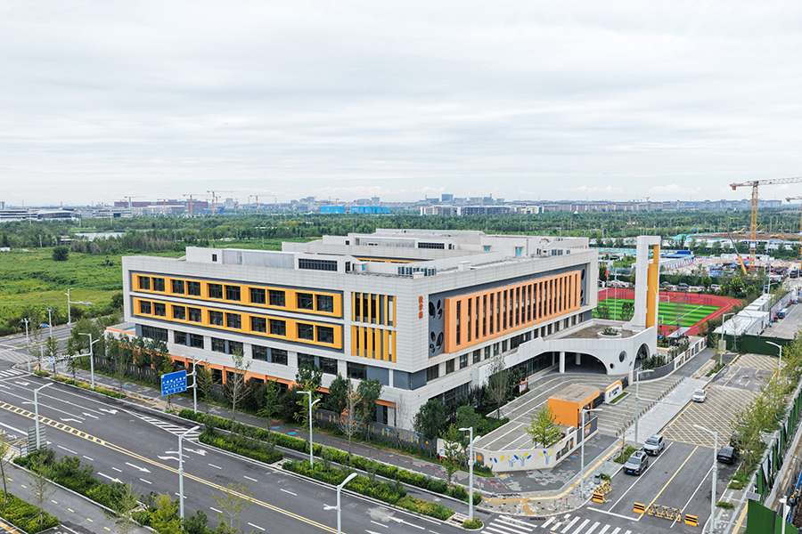 北京四中雄安校區第一實驗學校。胡忠攝