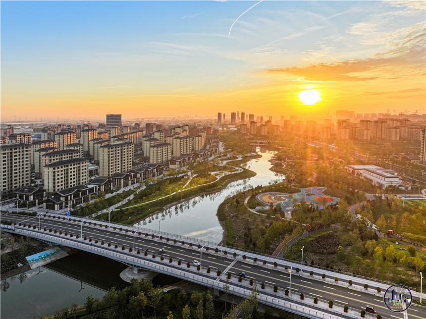 容西晨曲。胡忠攝