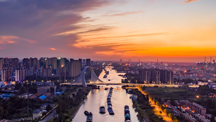 1483公里內(nèi)河航道、249公里三級以上高等級航道，構筑起淮安“通江達海”的現(xiàn)代水運骨架。淮安市委網(wǎng)信辦供圖