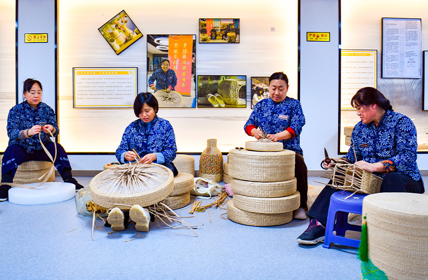 雄安“創(chuàng)富工坊”：從“廢料”到“搖錢草”