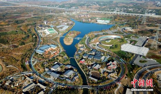 資料圖為10月31日,航拍雄安新區郊野公園秋景。(無人機照片) <a target='_blank' href='/'><p align=